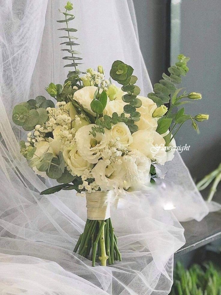 Hoa Cầm Tay Cô Dâu Trắng Cát Tường