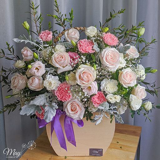 Lẵng Hoa Hồng Kem Dâu Dịu Dàng